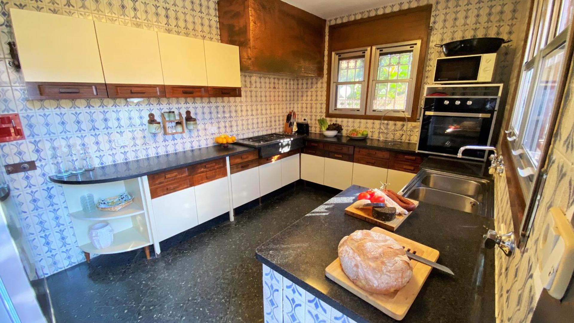 Villa Sitges El Ranch Amaizing Outdoor Areas Beaches at 5 minutes walk Sitges at 15 min drive AC Pool Jacuzzi & Garden XXL