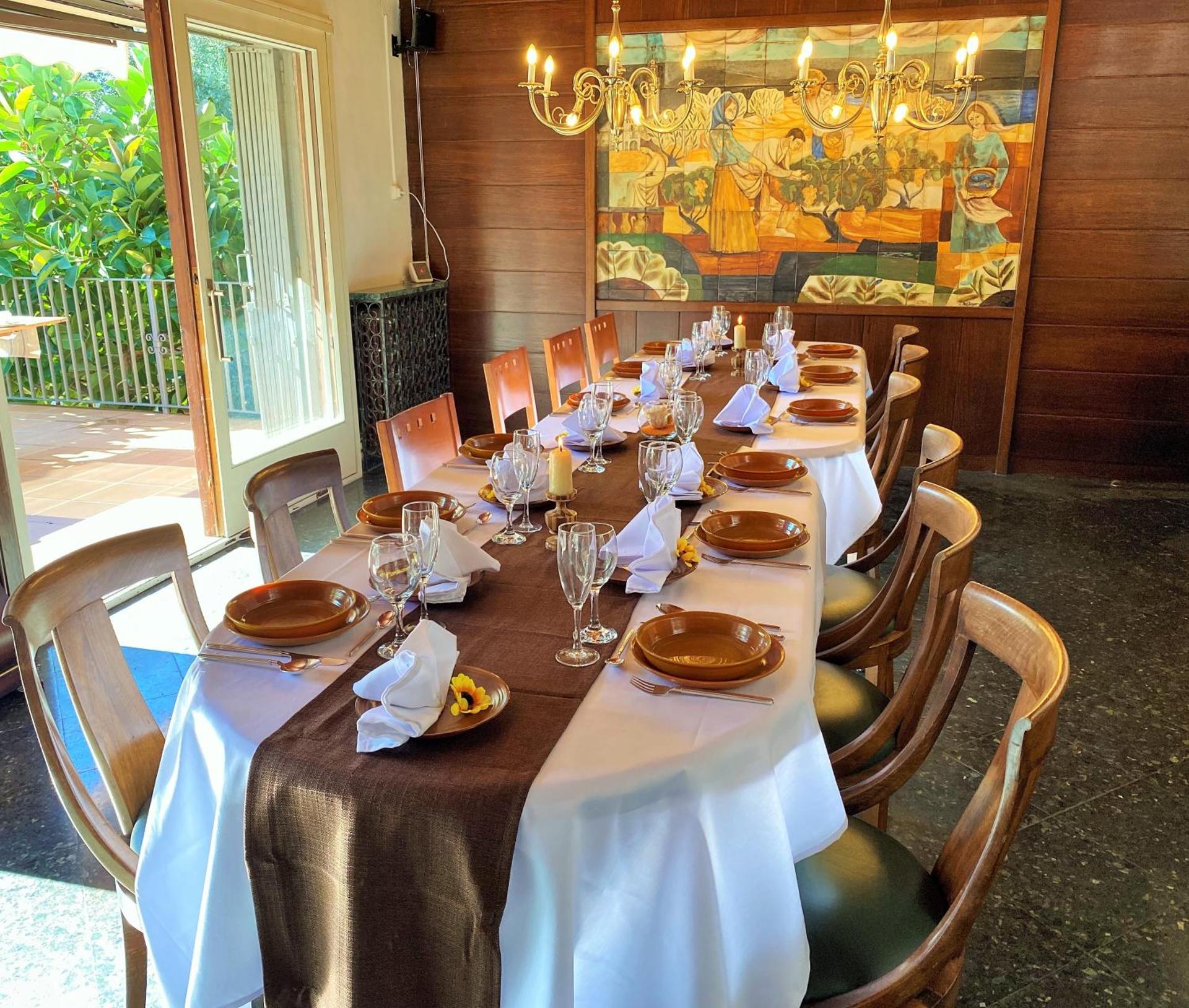 Villa Sitges El Ranch Amaizing Outdoor Areas Beaches at 5 minutes walk Sitges at 15 min drive AC Pool Jacuzzi & Garden XXL