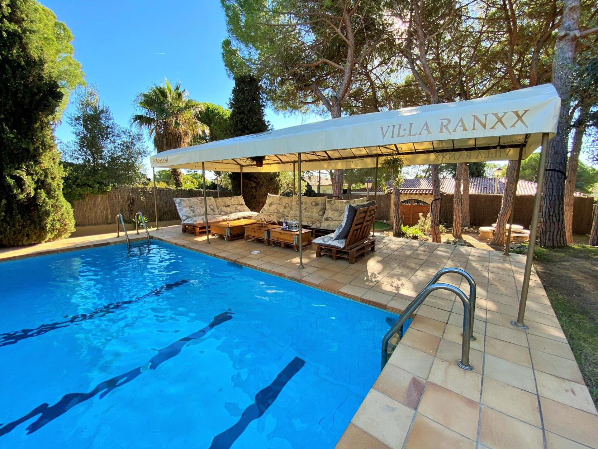 Villa Sitges El Ranch Amaizing Outdoor Areas Beaches at 5 minutes walk Sitges at 15 min drive AC Pool Jacuzzi & Garden XXL