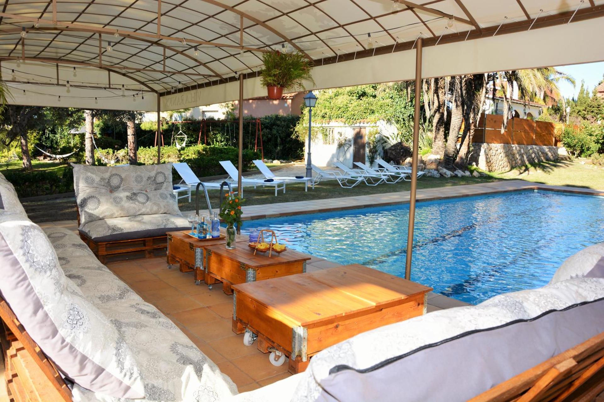 Villa Sitges El Ranch Amaizing Outdoor Areas Beaches at 5 minutes walk Sitges at 15 min drive AC Pool Jacuzzi & Garden XXL