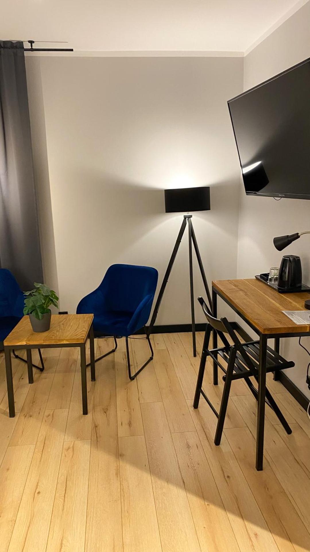 Zajazd Valentino / Listopadowa 55