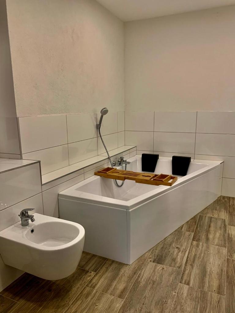 Monteurzimmer Oberlistingen Zweibettzimmer mit 2 Bädern