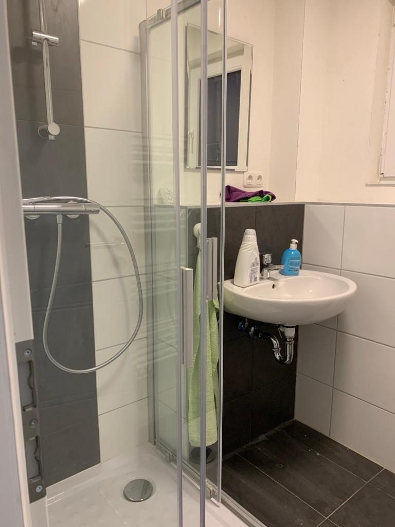 Monteurzimmer Oberlistingen Zweibettzimmer mit 2 Bädern