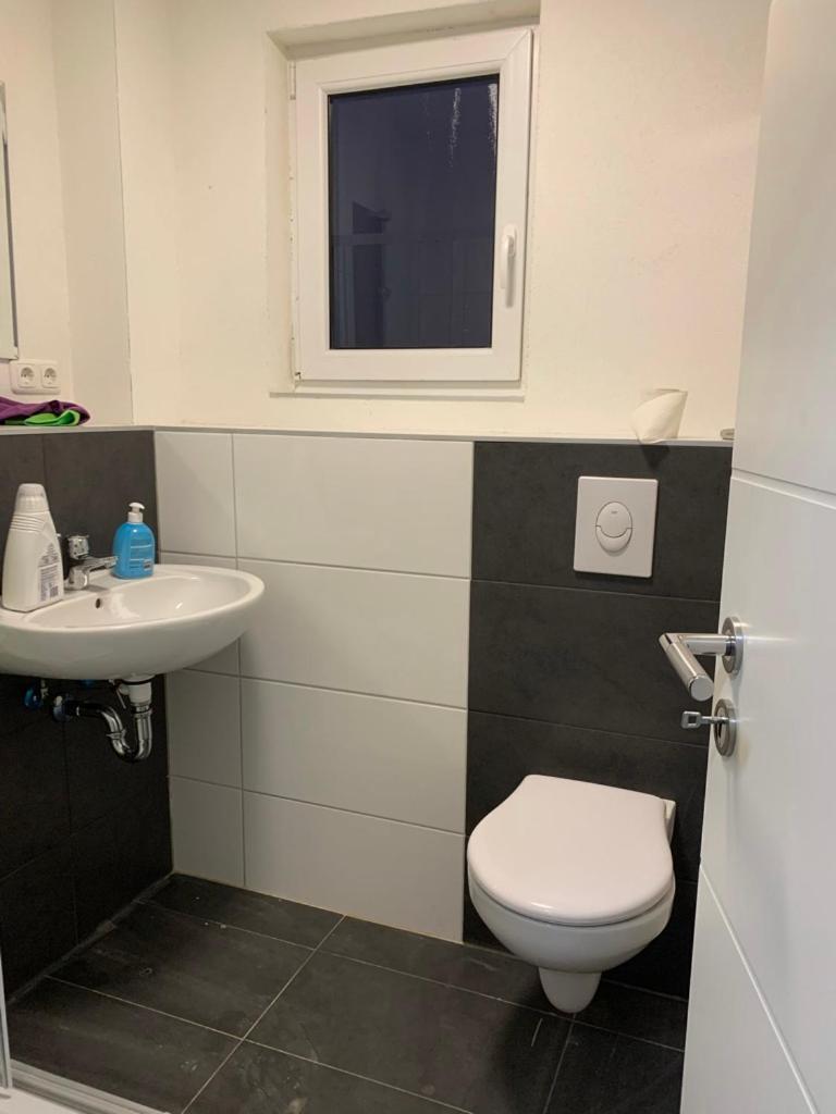 Monteurzimmer Oberlistingen Zweibettzimmer mit 2 Bädern