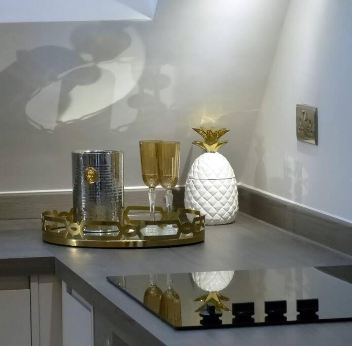 1 The Salt Yard, Whitstable - free parking, centre of town, 2 min walk to beach