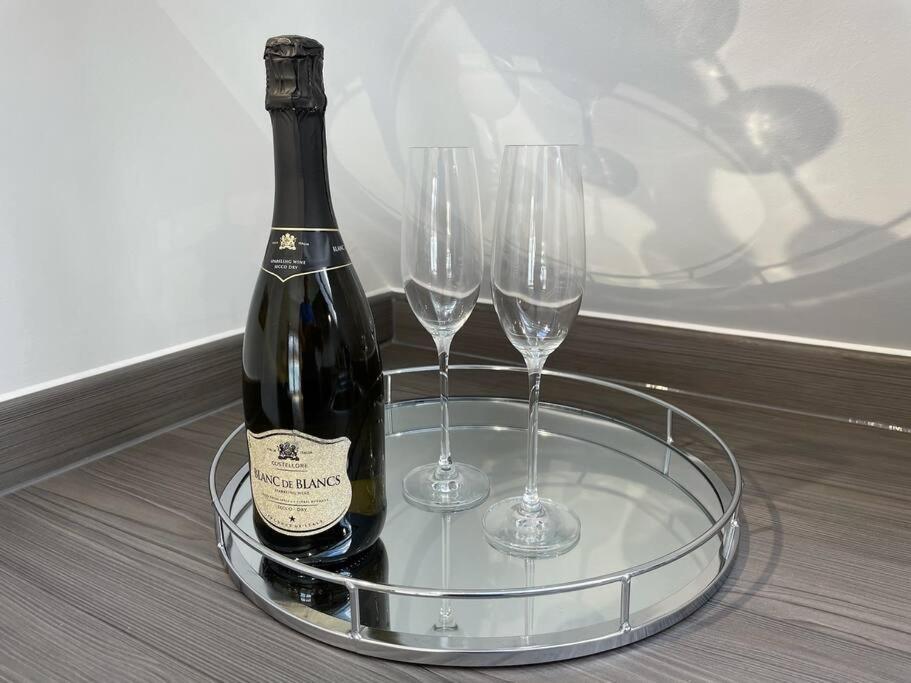 4 The Salt Yard, Whitstable - free parking, centre of town, 2 min walk to beach