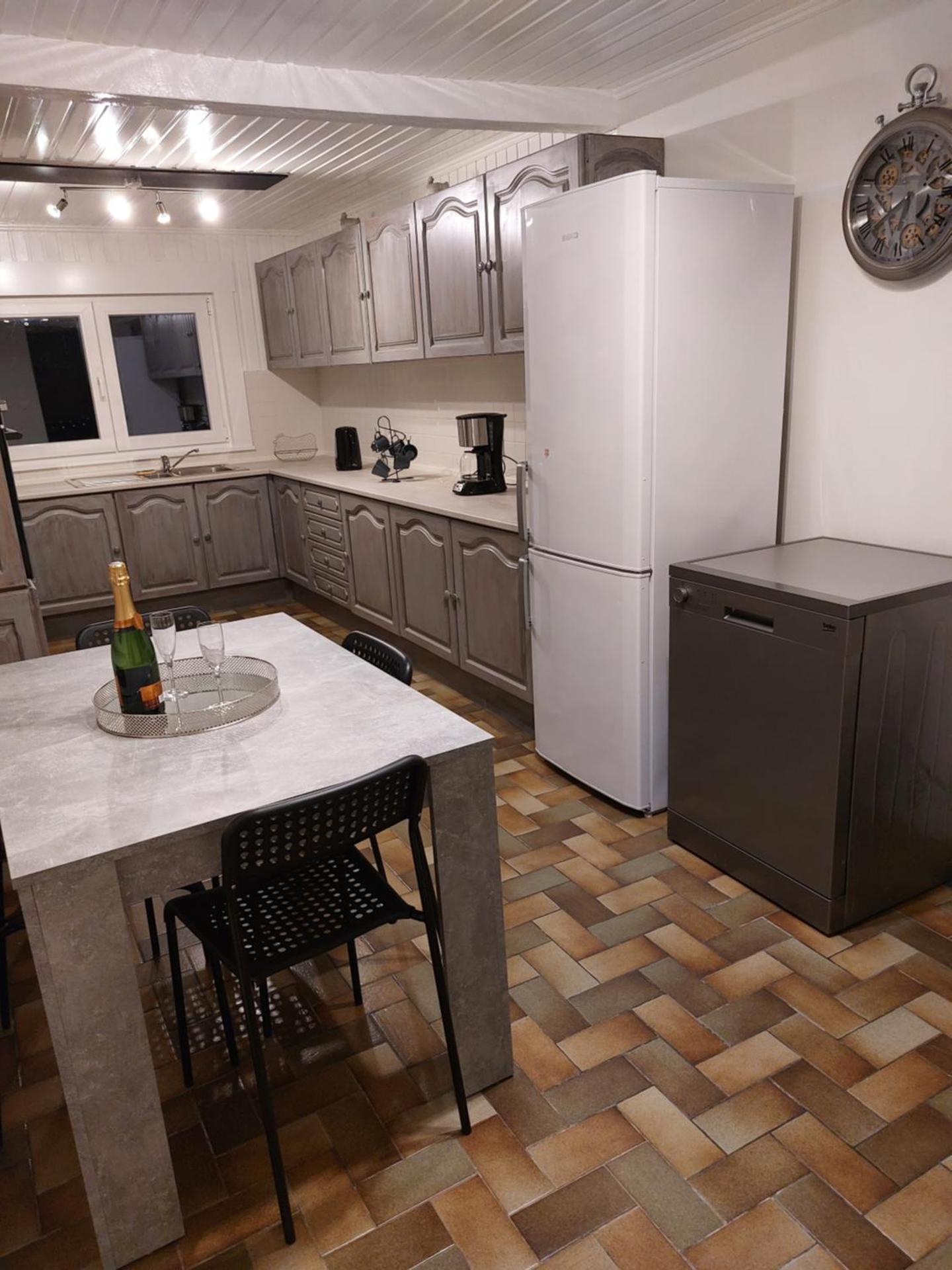 Kitchen or kitchenette