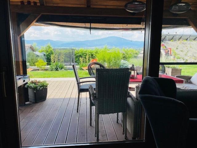 Chata pod strzechą w Beskidach