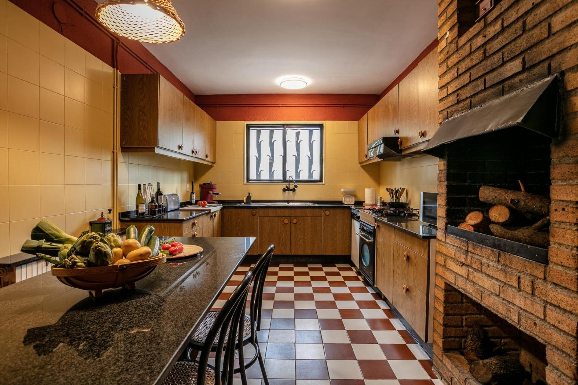 Kitchen or kitchenette