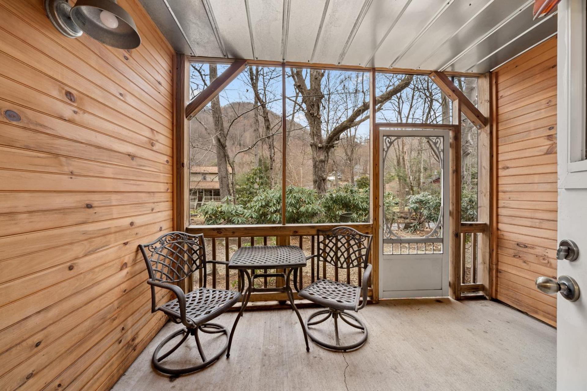 Jonathan Creek Inn and Villas