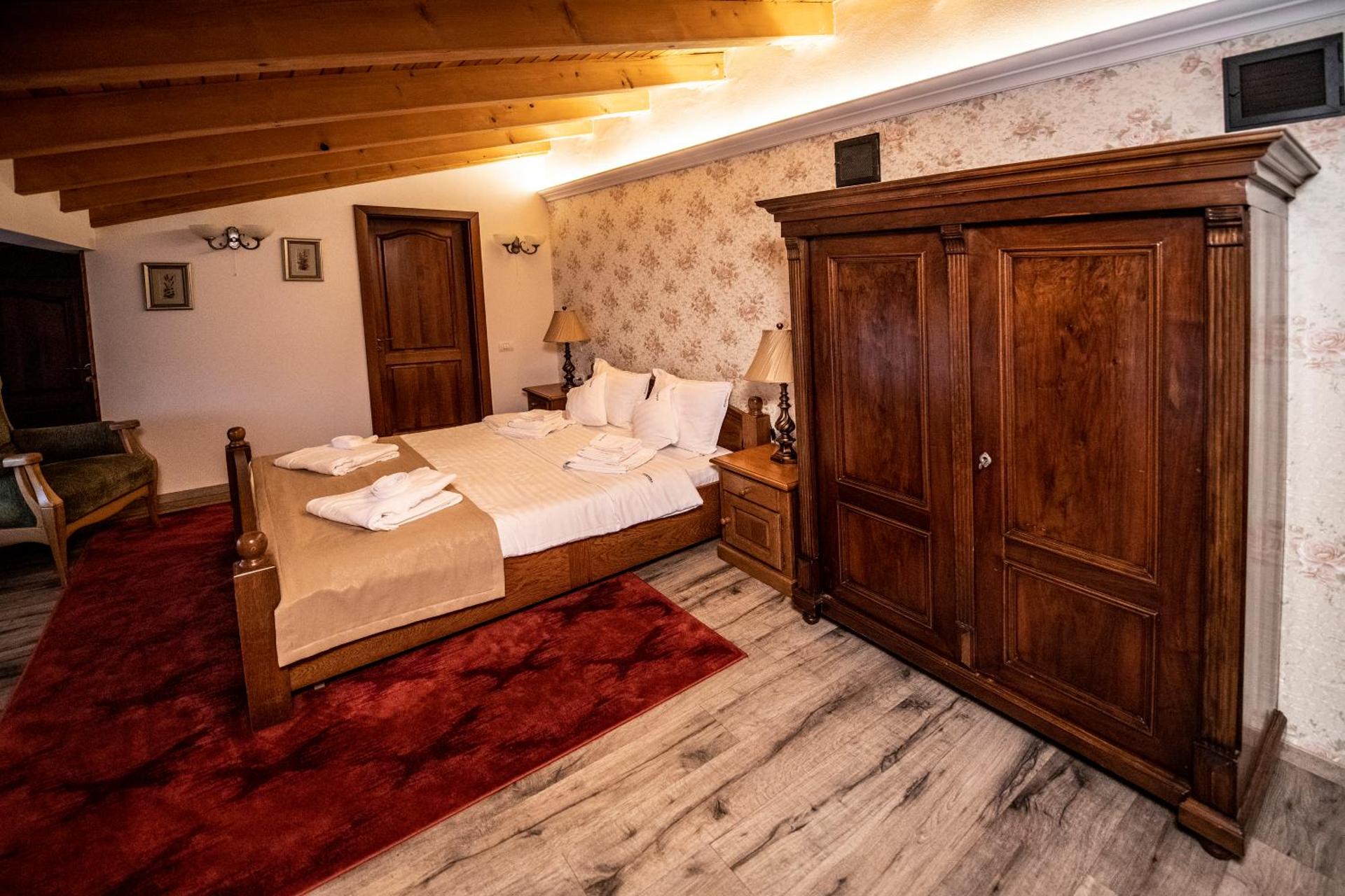 Deluxe Double Room with Extra Bed