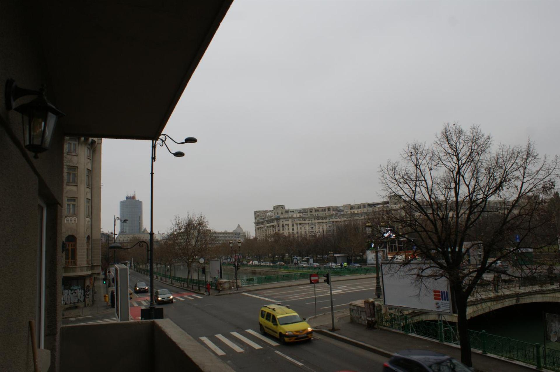 On the river Ultra central Suites