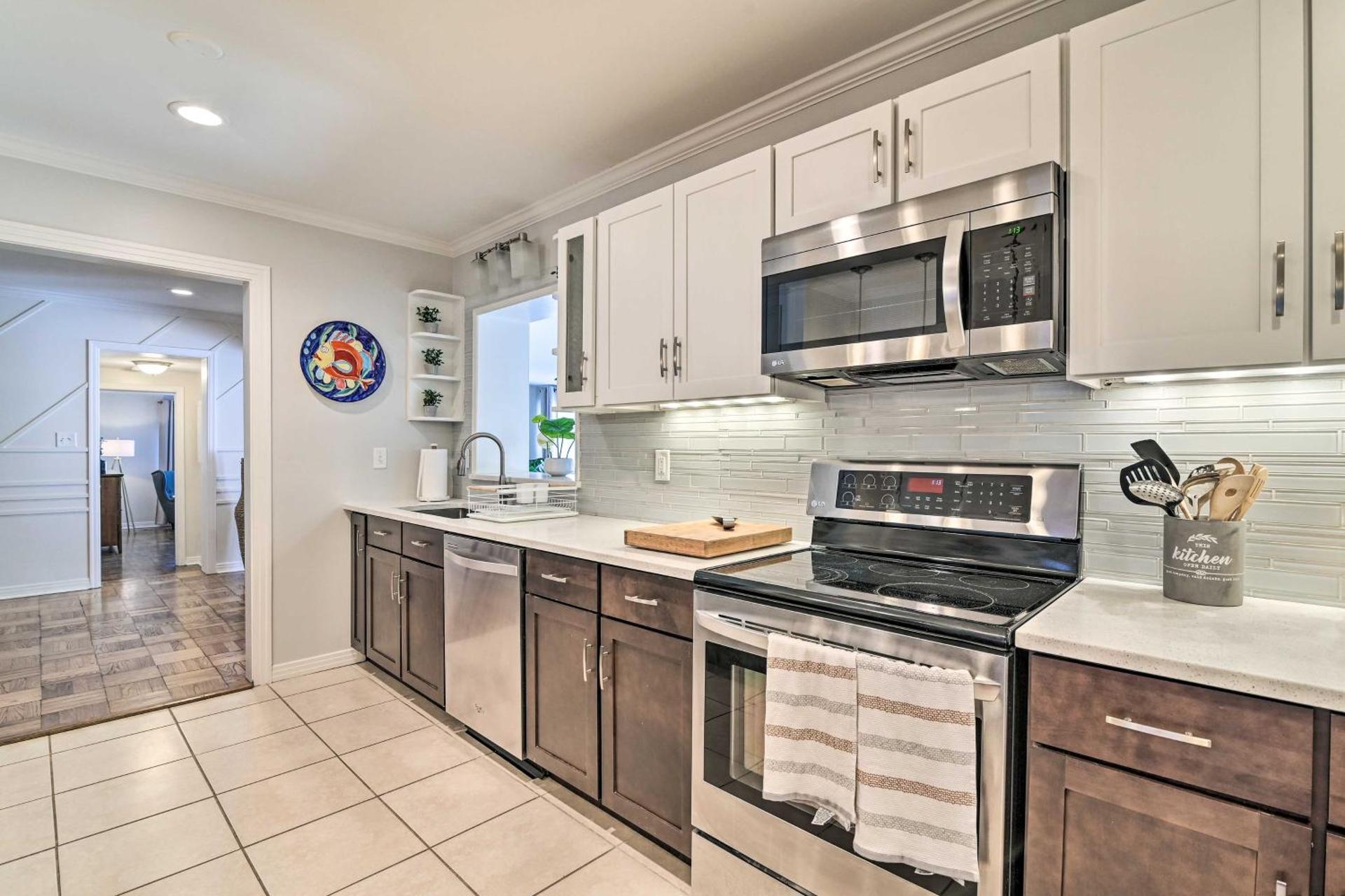 Mid-Century Modern Escape in Central Lakeland!