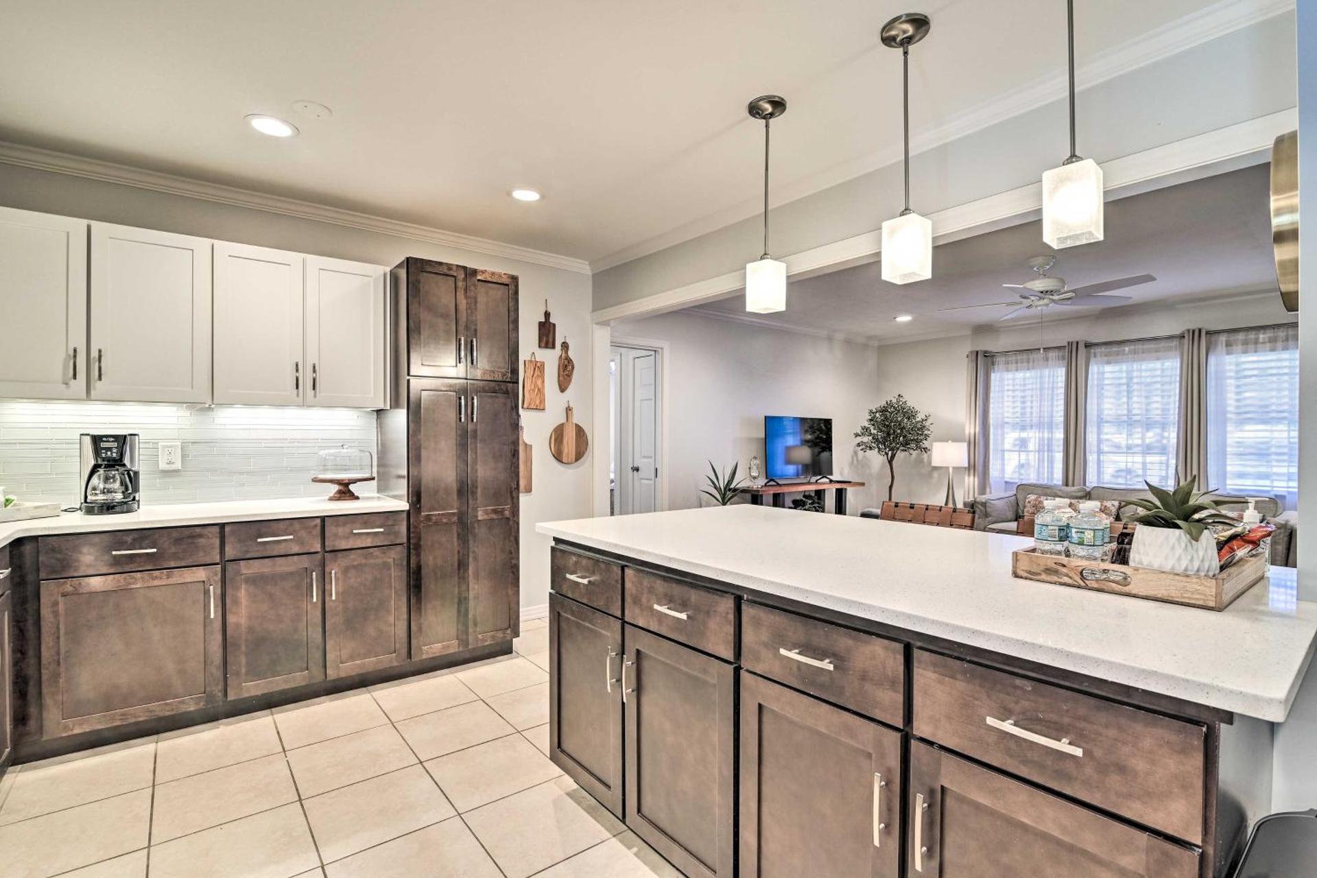 Mid-Century Modern Escape in Central Lakeland!