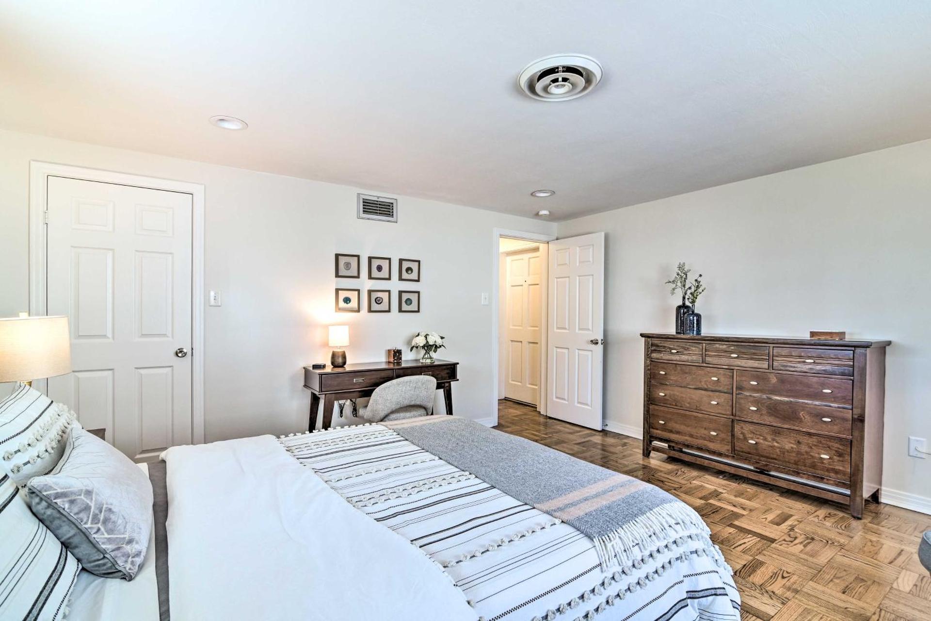 Mid-Century Modern Escape in Central Lakeland!