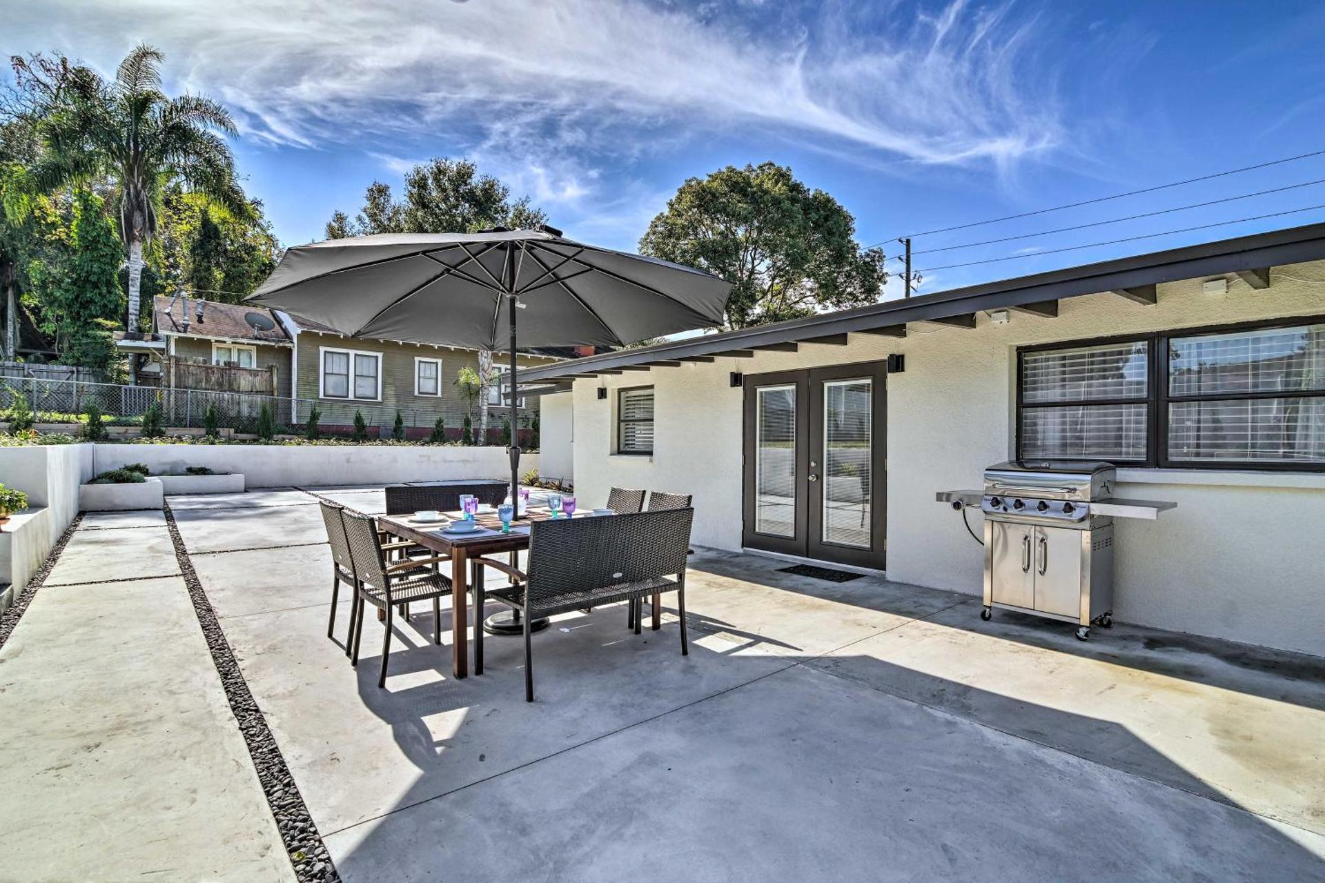 Mid-Century Modern Escape in Central Lakeland!