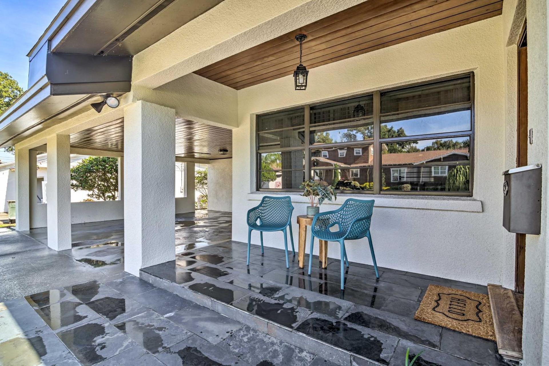 Mid-Century Modern Escape in Central Lakeland!