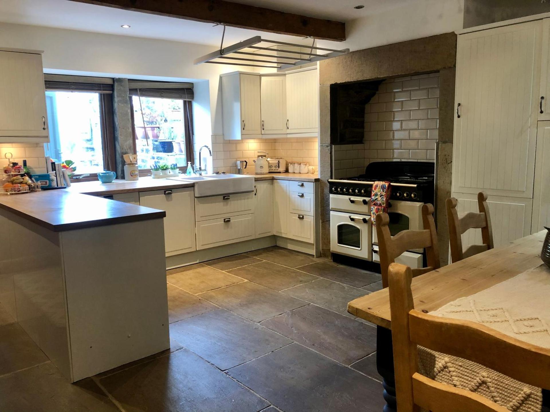 Wuthering Cottage - Central, Stylish, Cosy, Comfy