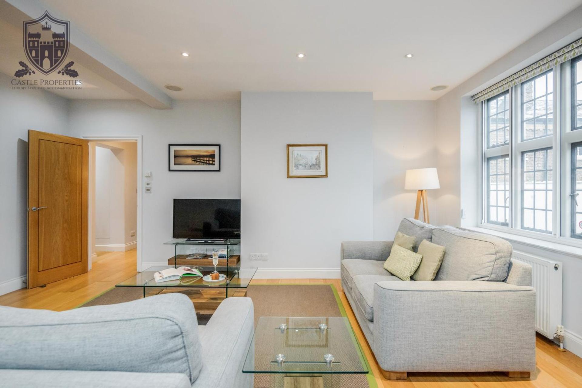 Communal lounge/ TV room