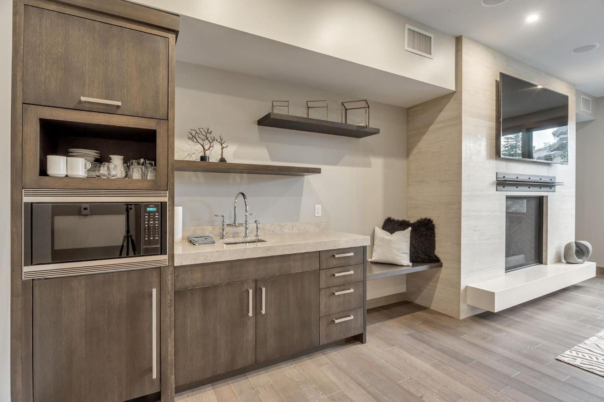 Kitchen or kitchenette