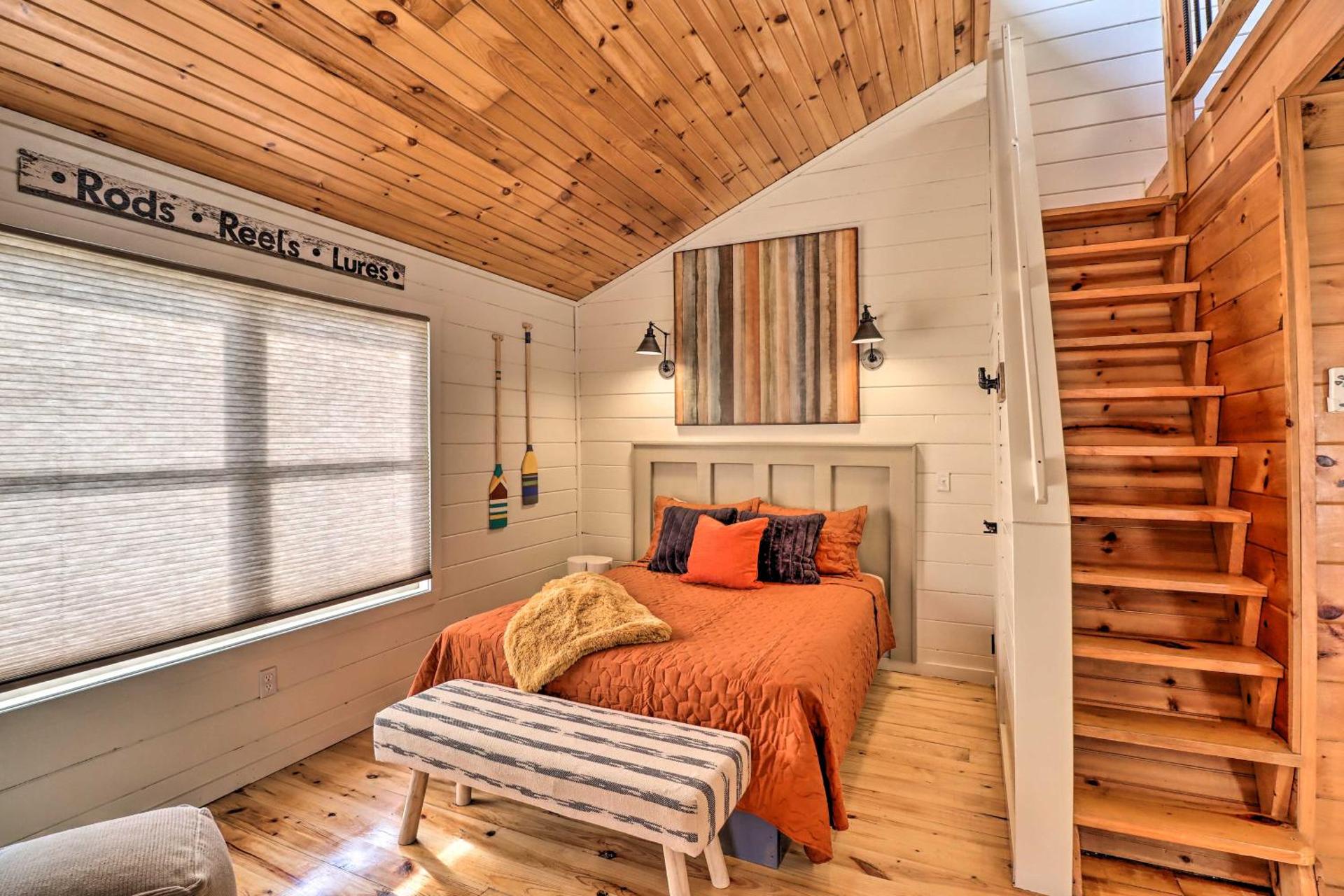 Pet-Friendly Studio with Loft and Mountain Views!