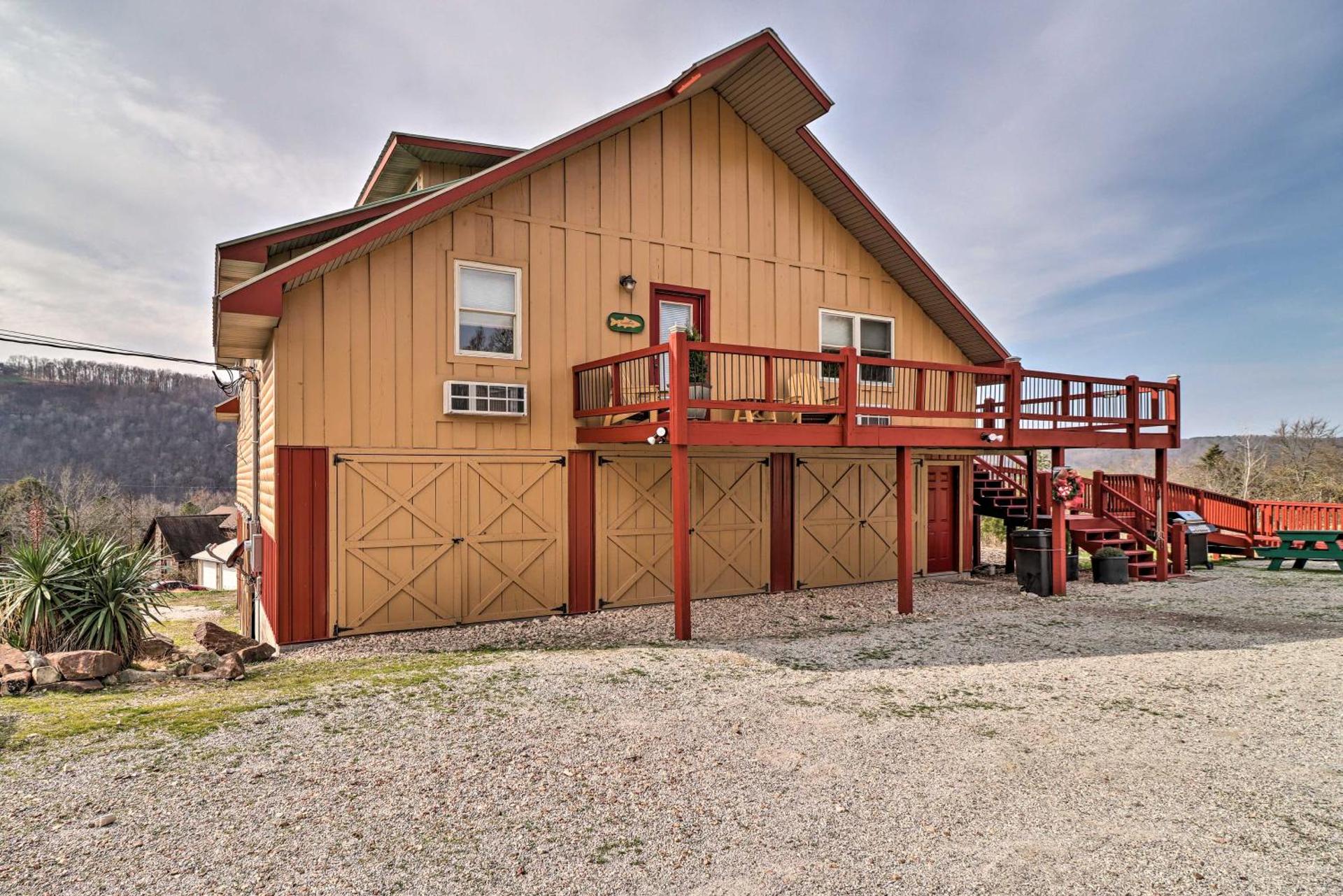 Cheery Pet-Friendly Studio with Shared Fire Pit