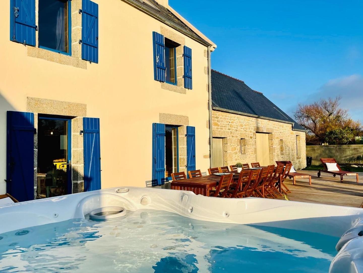 Maison Maillots et Bigorneaux, 15 pers, jacuzzi, 40m de la mer