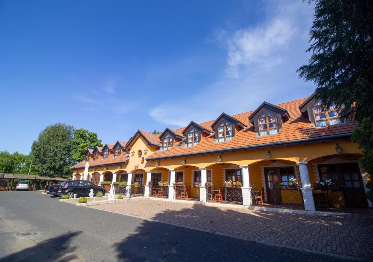 Radics Panzió Étterem és Pihenő Központ