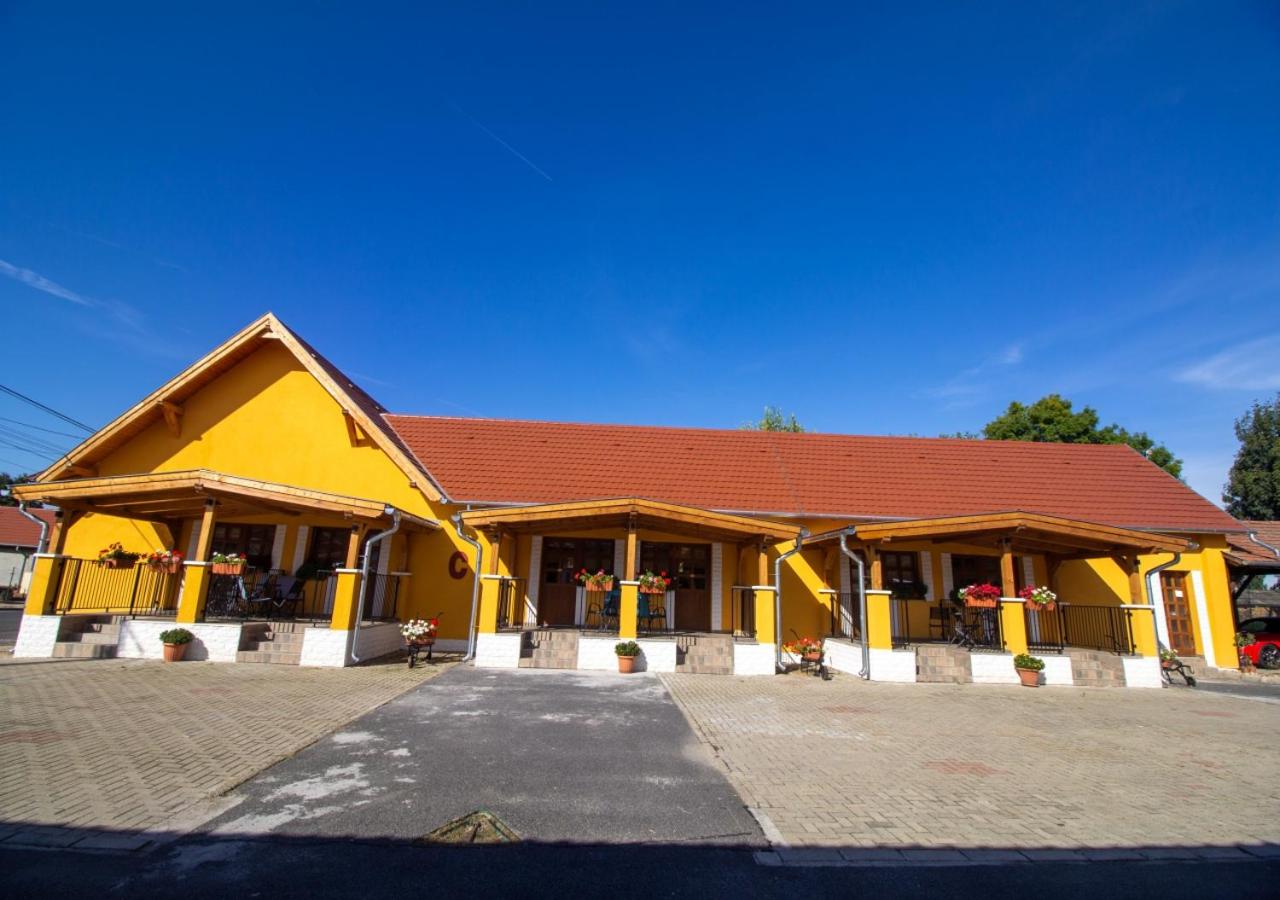 Radics Panzió Étterem és Pihenő Központ