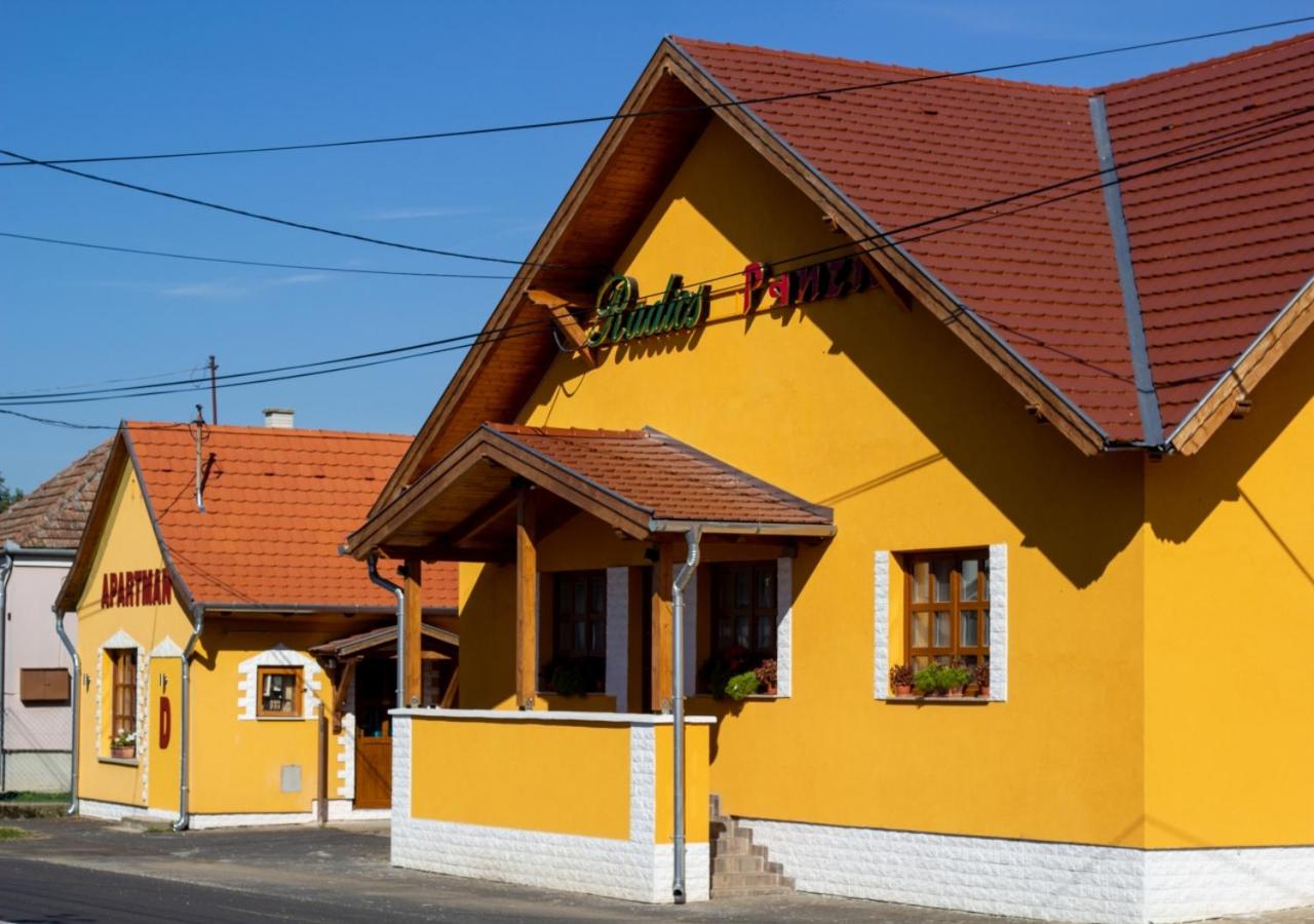 Radics Panzió Étterem és Pihenő Központ