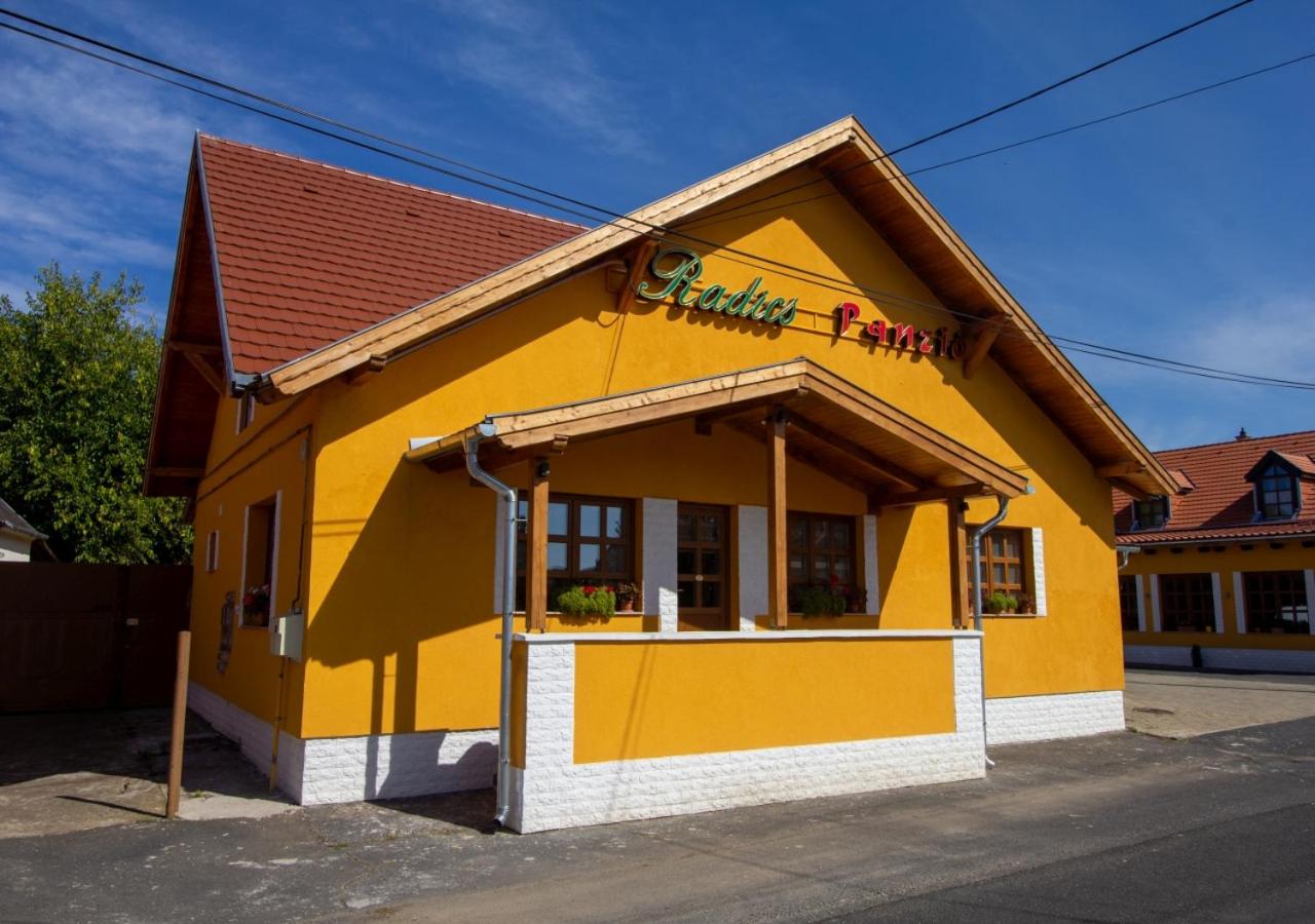 Radics Panzió Étterem és Pihenő Központ