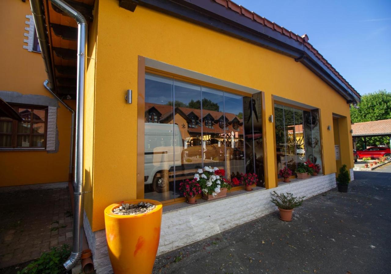 Radics Panzió Étterem és Pihenő Központ