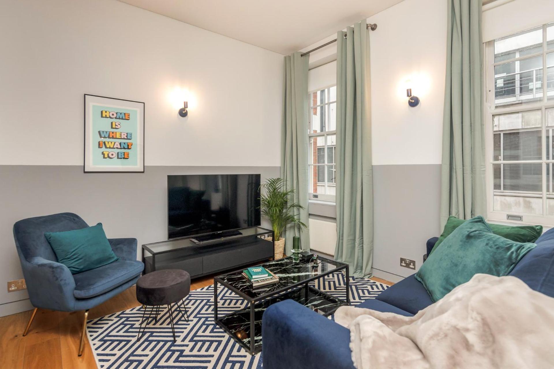 Communal lounge/ TV room