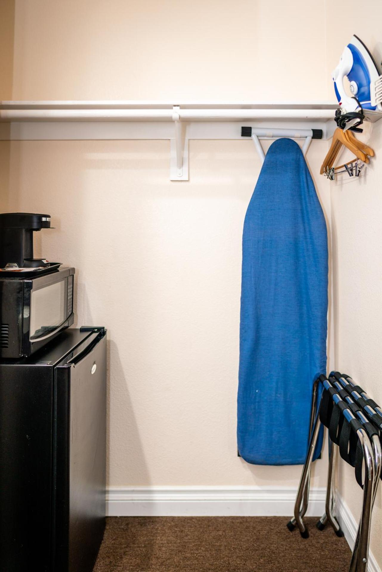 Standard King Room - Non-Smoking 