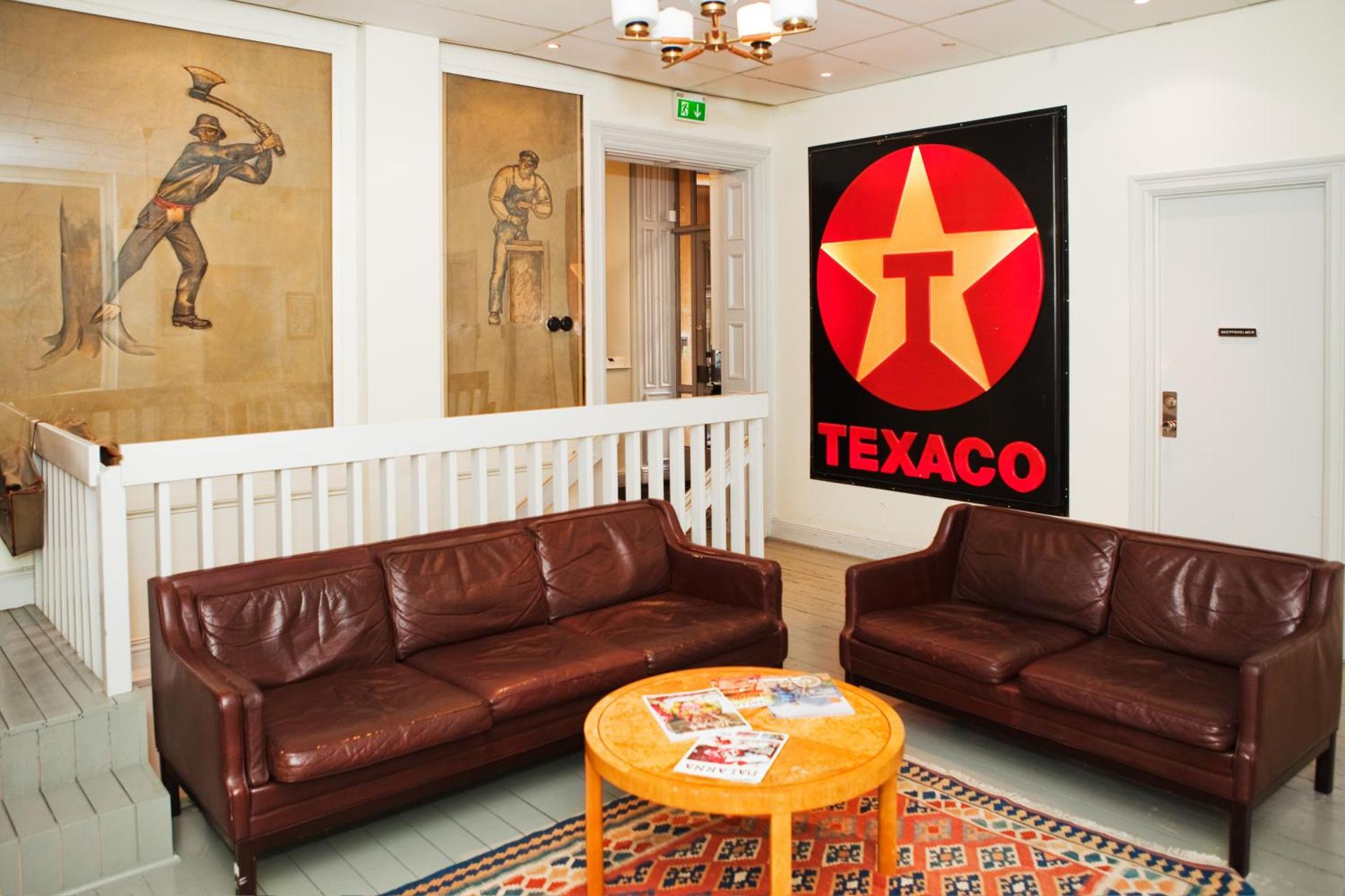 Communal lounge/ TV room