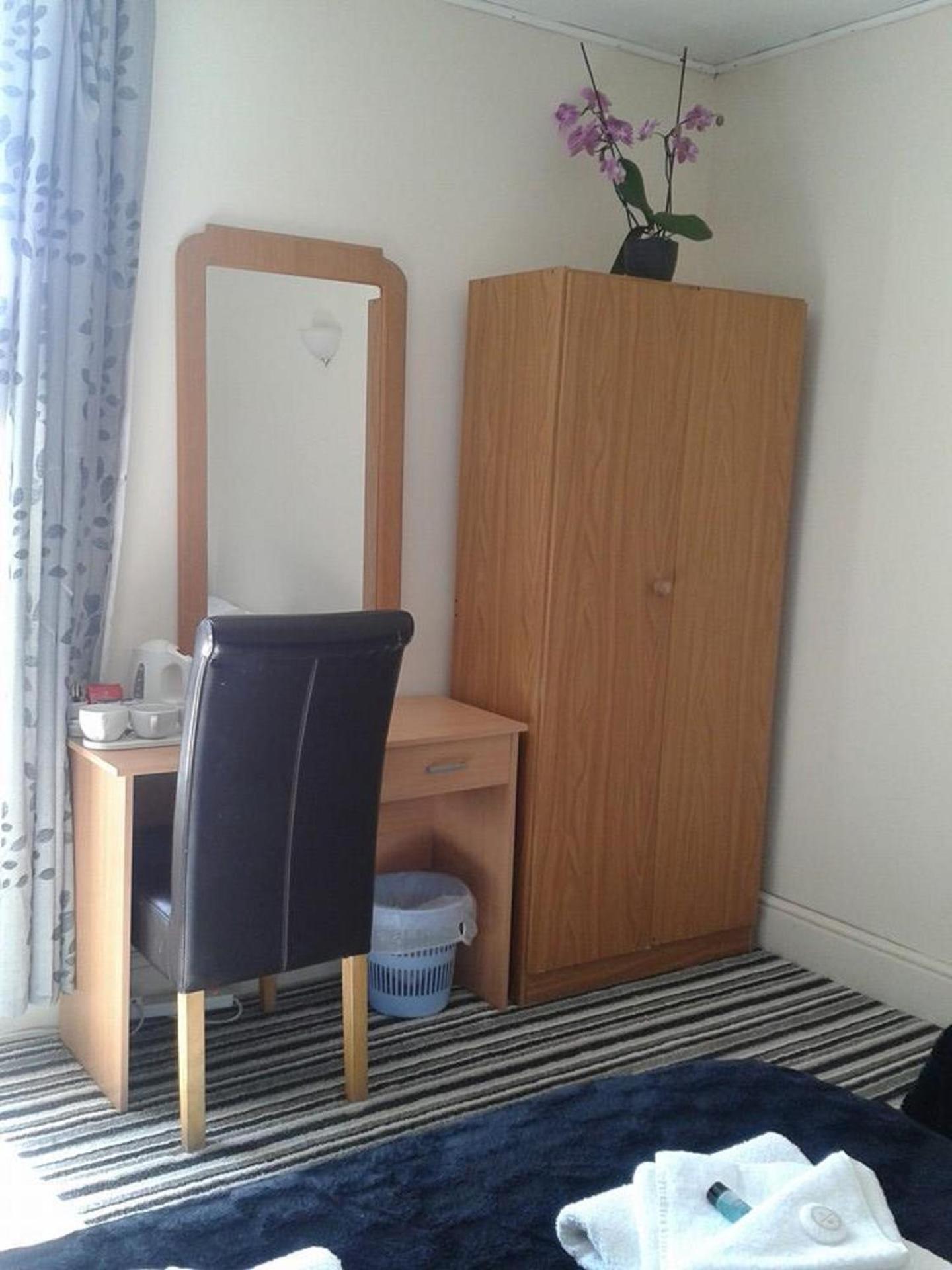 Family Room (3 Adults)