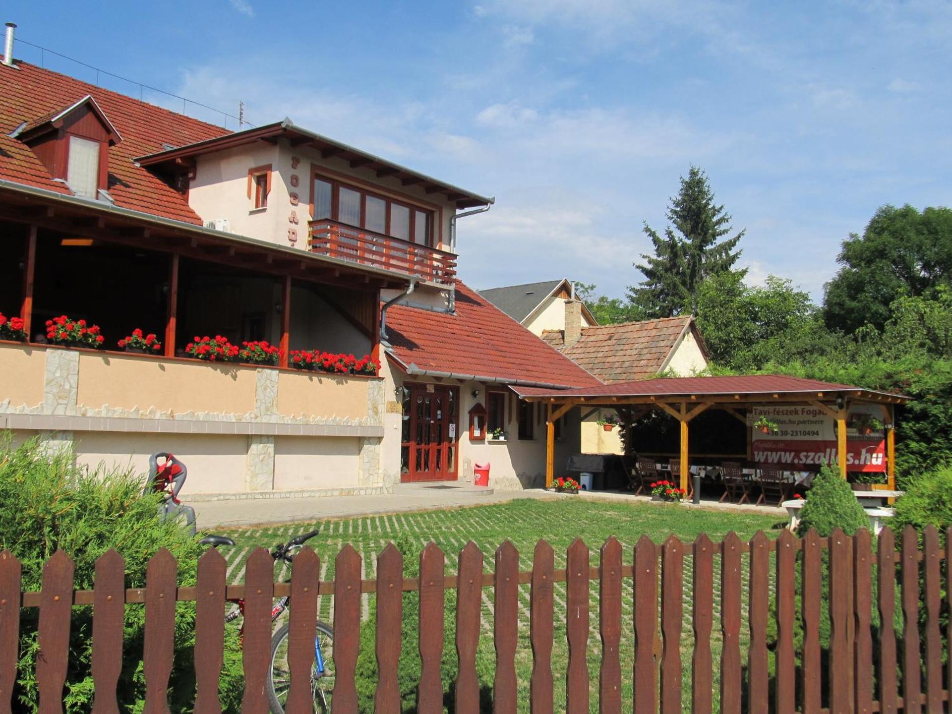 Tavi-fészek Fogadó