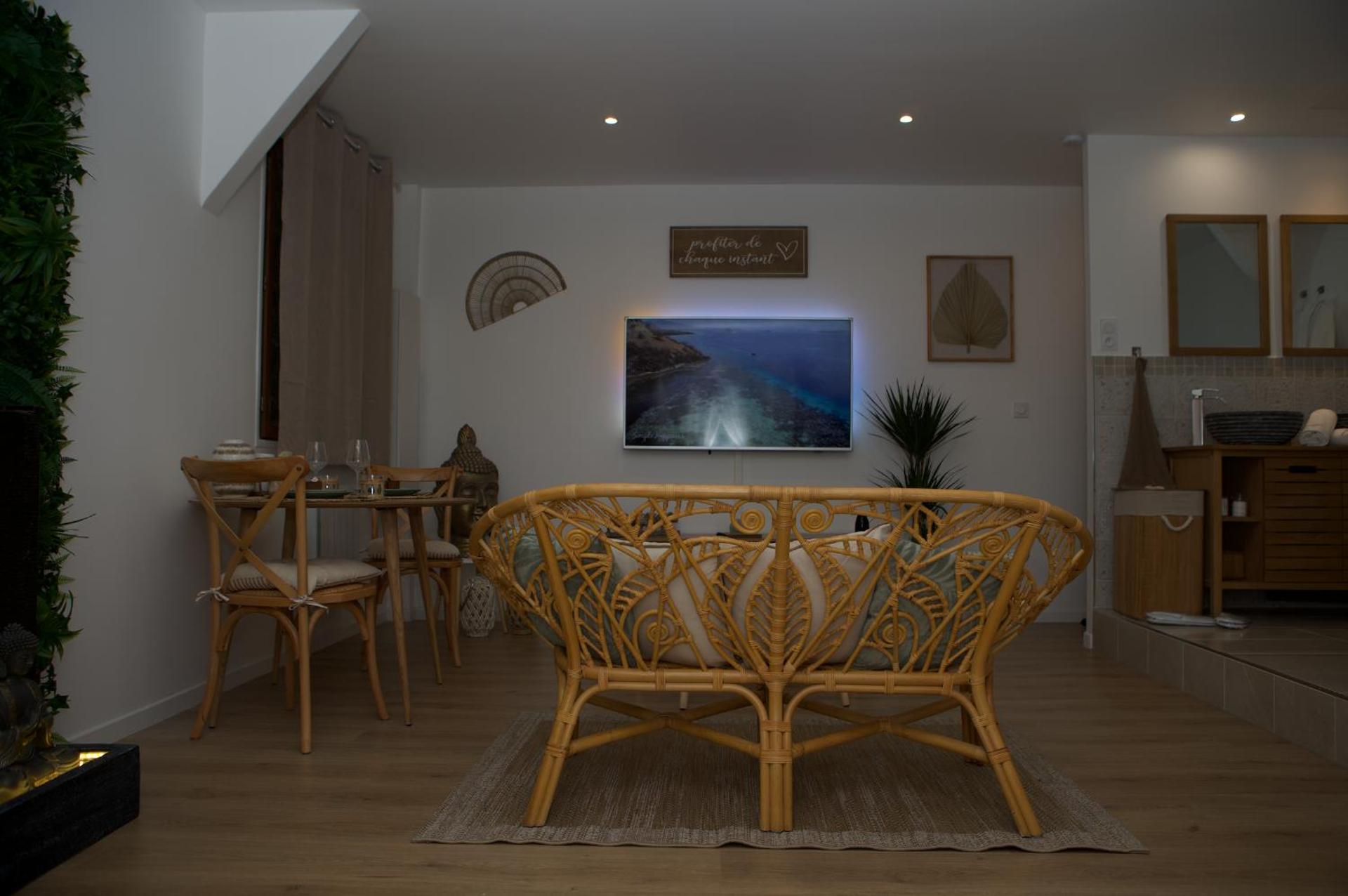 Communal lounge/ TV room