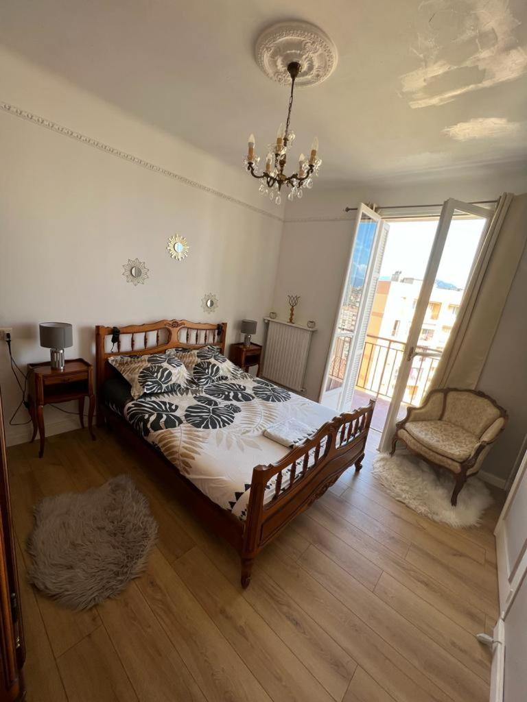 Appartement climatisé F3 proche plage port et aéroport