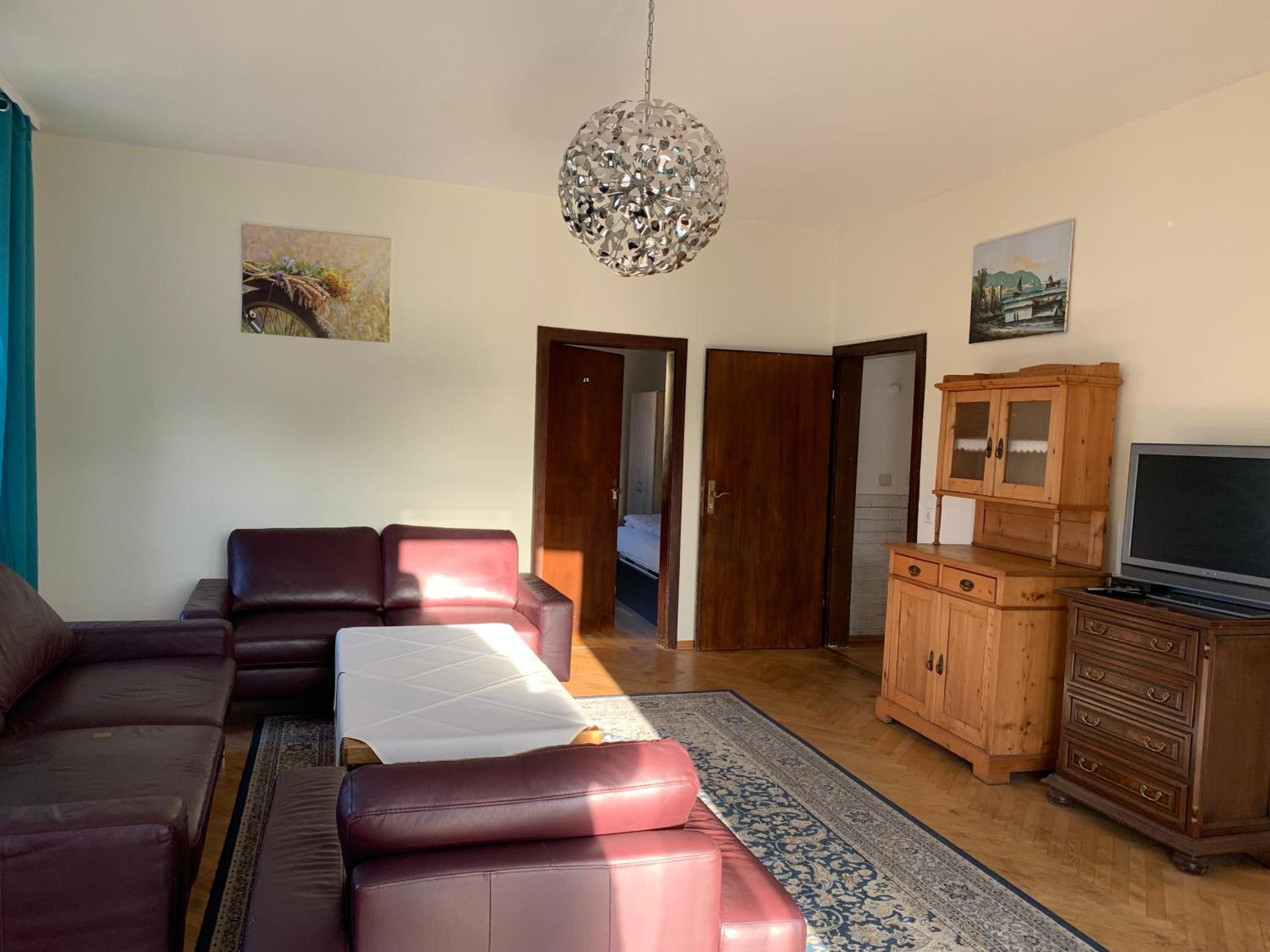 Communal lounge/ TV room