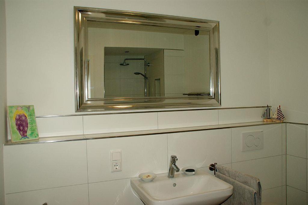 One-Bedroom Apartment with Shower