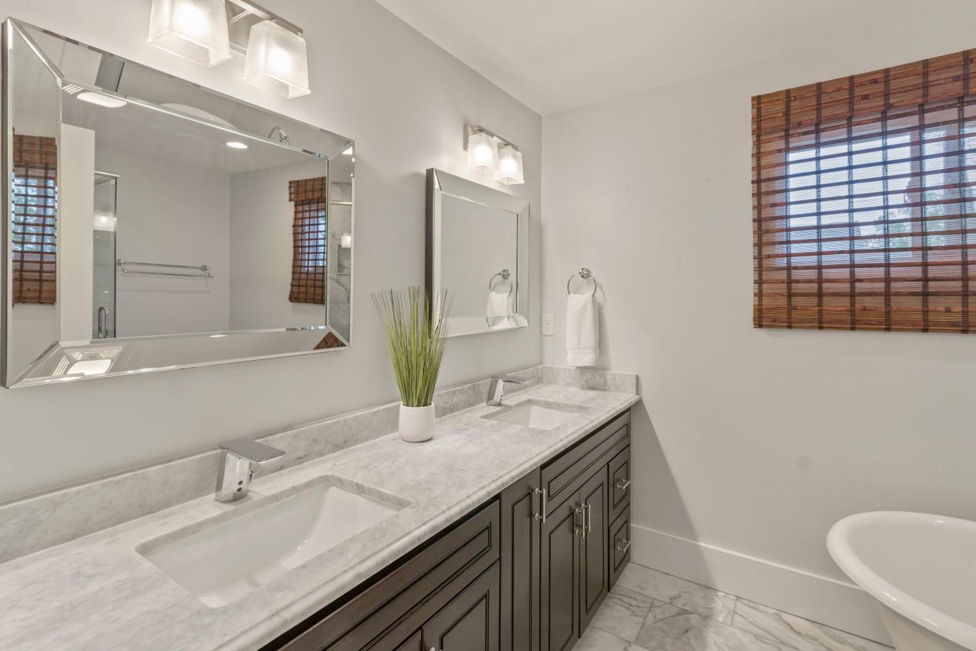 Gorgeous Downtown Bungalow, Walk Everywhere!!!