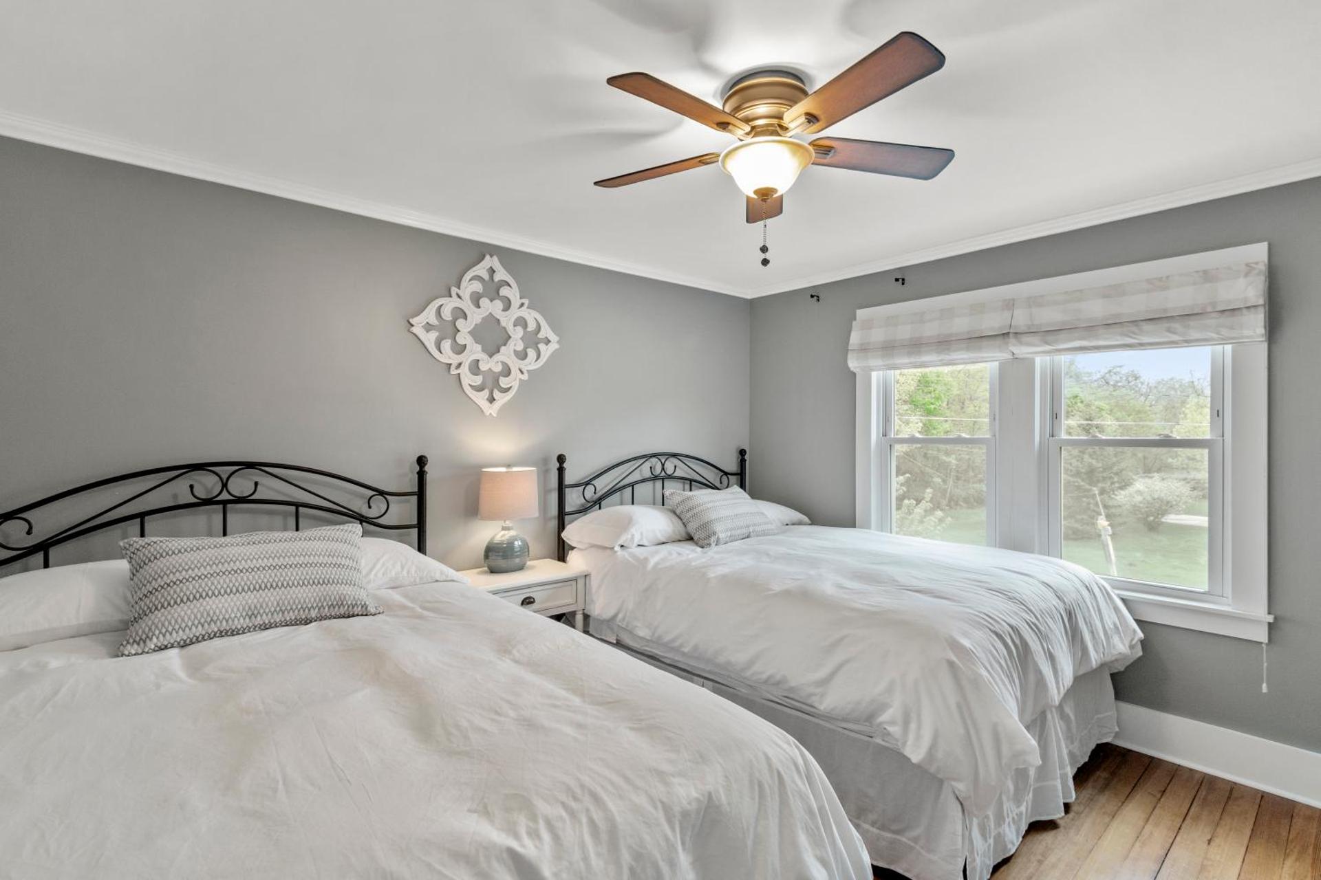 Gorgeous Downtown Bungalow, Walk Everywhere!!!