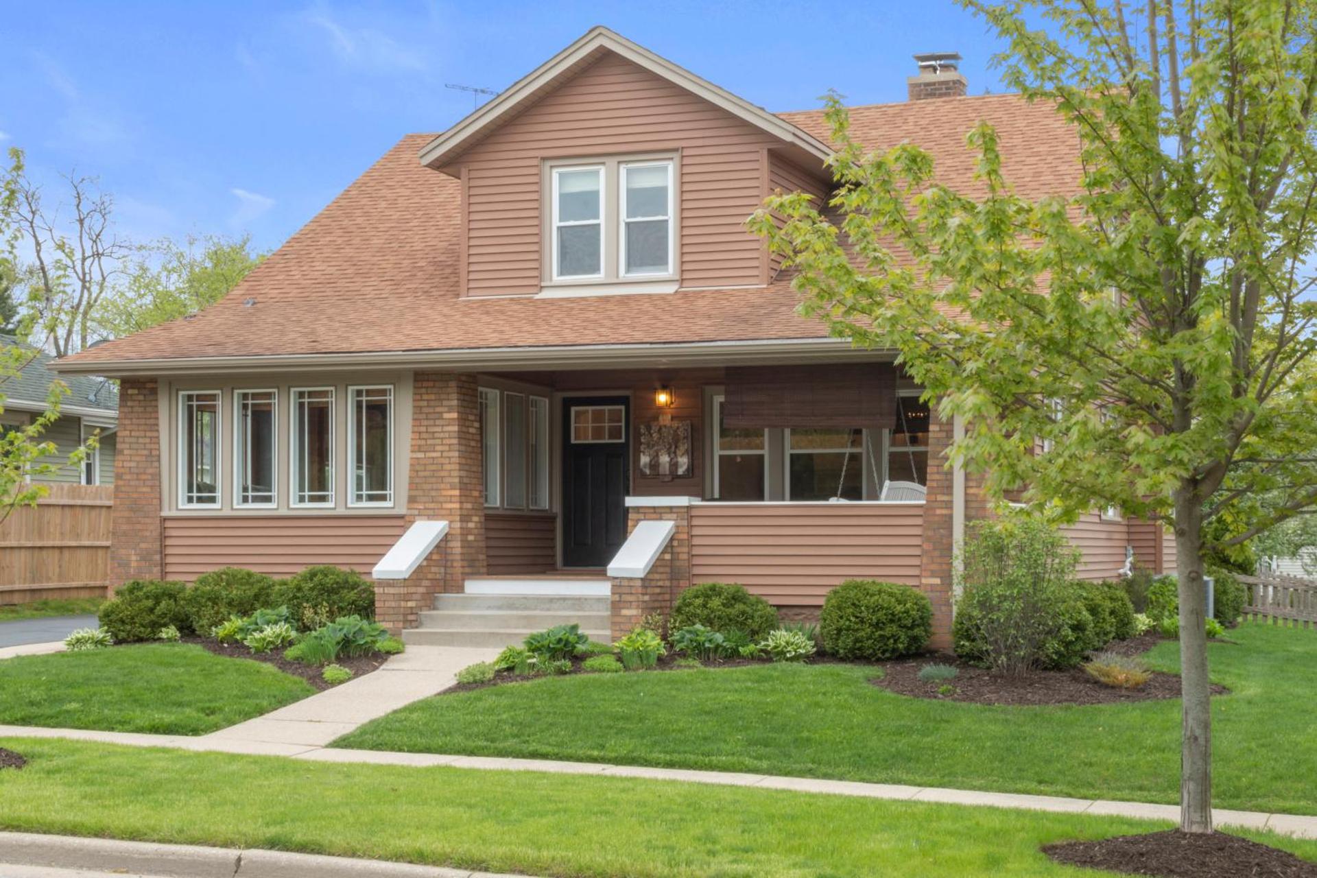 Gorgeous Downtown Bungalow, Walk Everywhere!!!