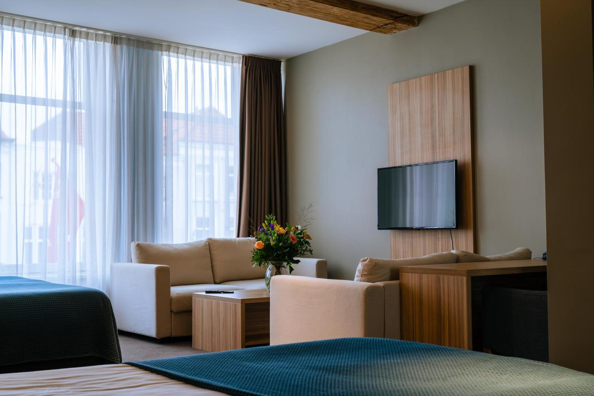 Communal lounge/ TV room