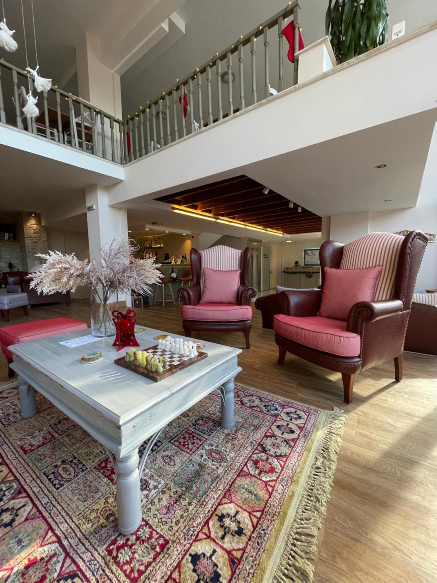 Communal lounge/ TV room