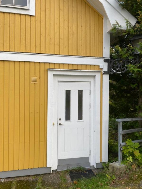 Central vindslägenhet med gratis parkering