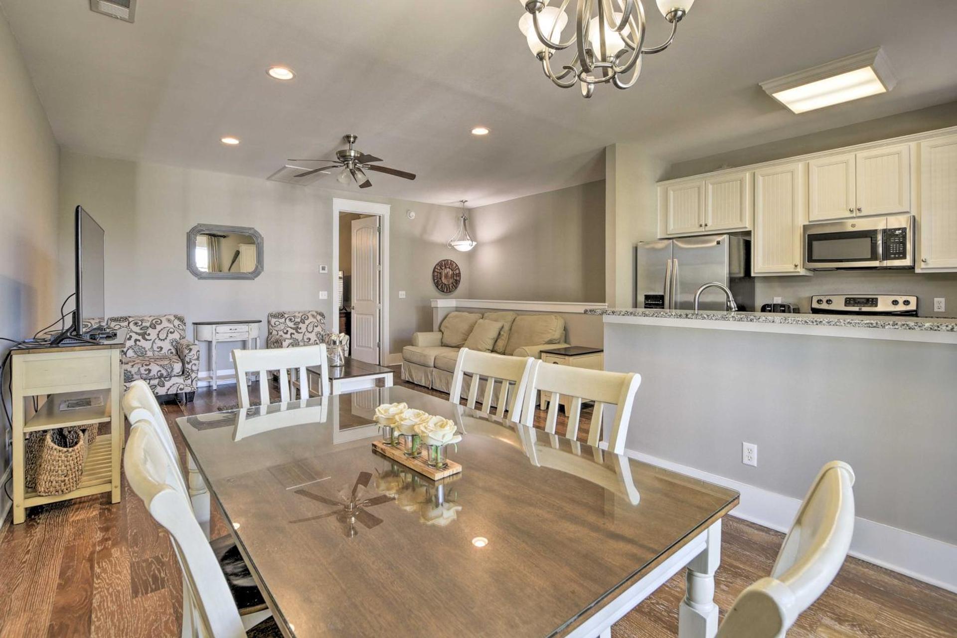 Resort Perks and Pools Townhome By Barefoot Landing