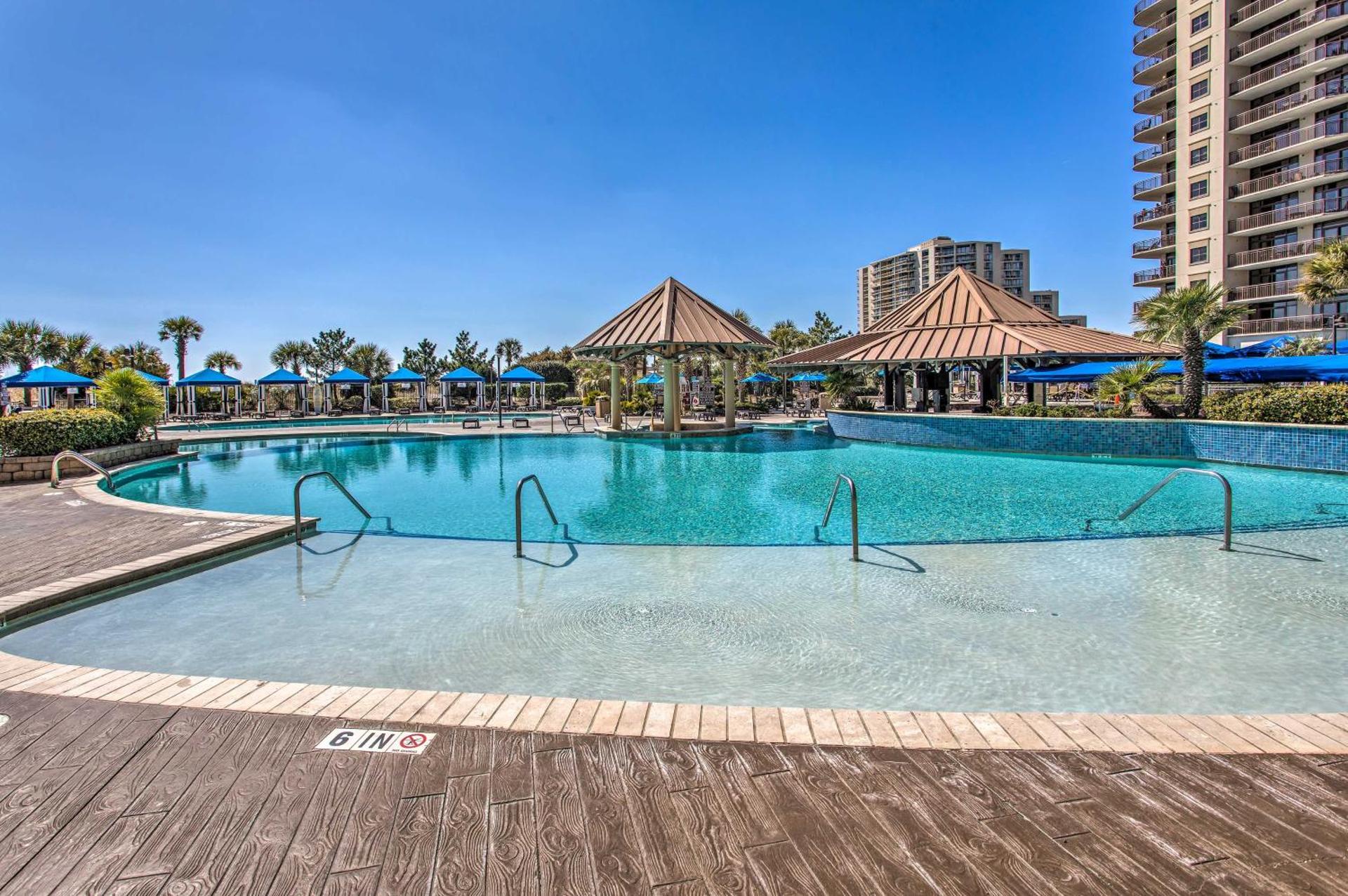 Resort Perks and Pools Townhome By Barefoot Landing