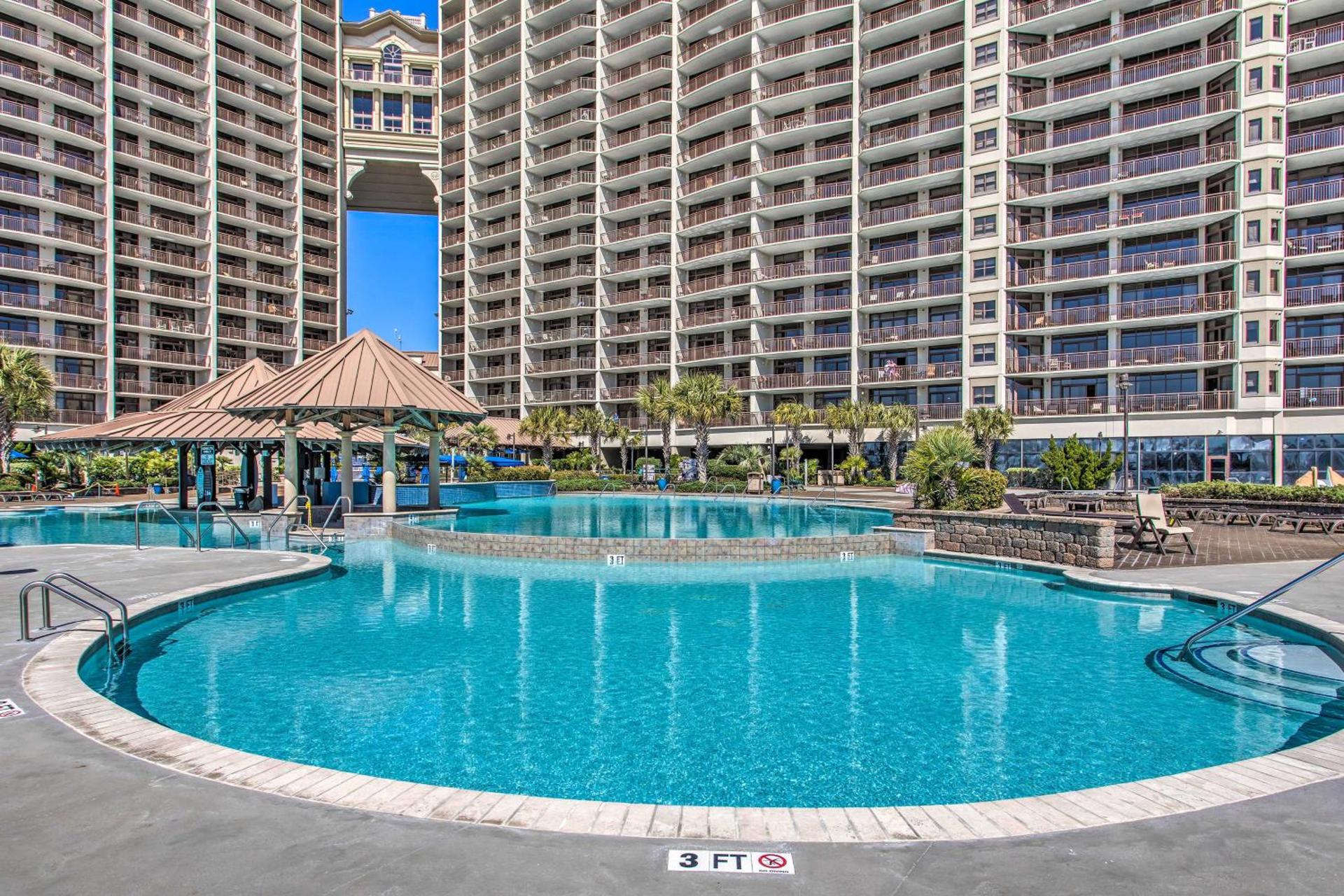 Resort Perks and Pools Townhome By Barefoot Landing